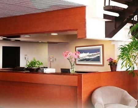 Comfort Inn Vancouver Airport Ричмънд Екстериор снимка