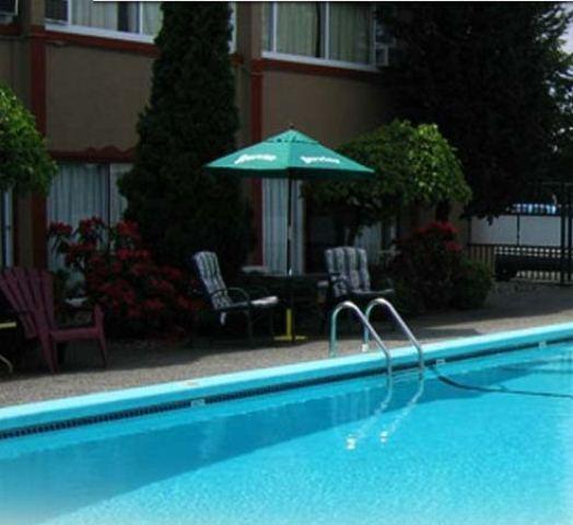 Comfort Inn Vancouver Airport Ричмънд Екстериор снимка